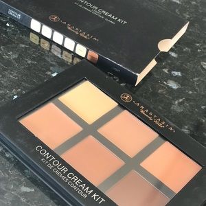 NEVER USED Anastasia Beverly Hills contour kit